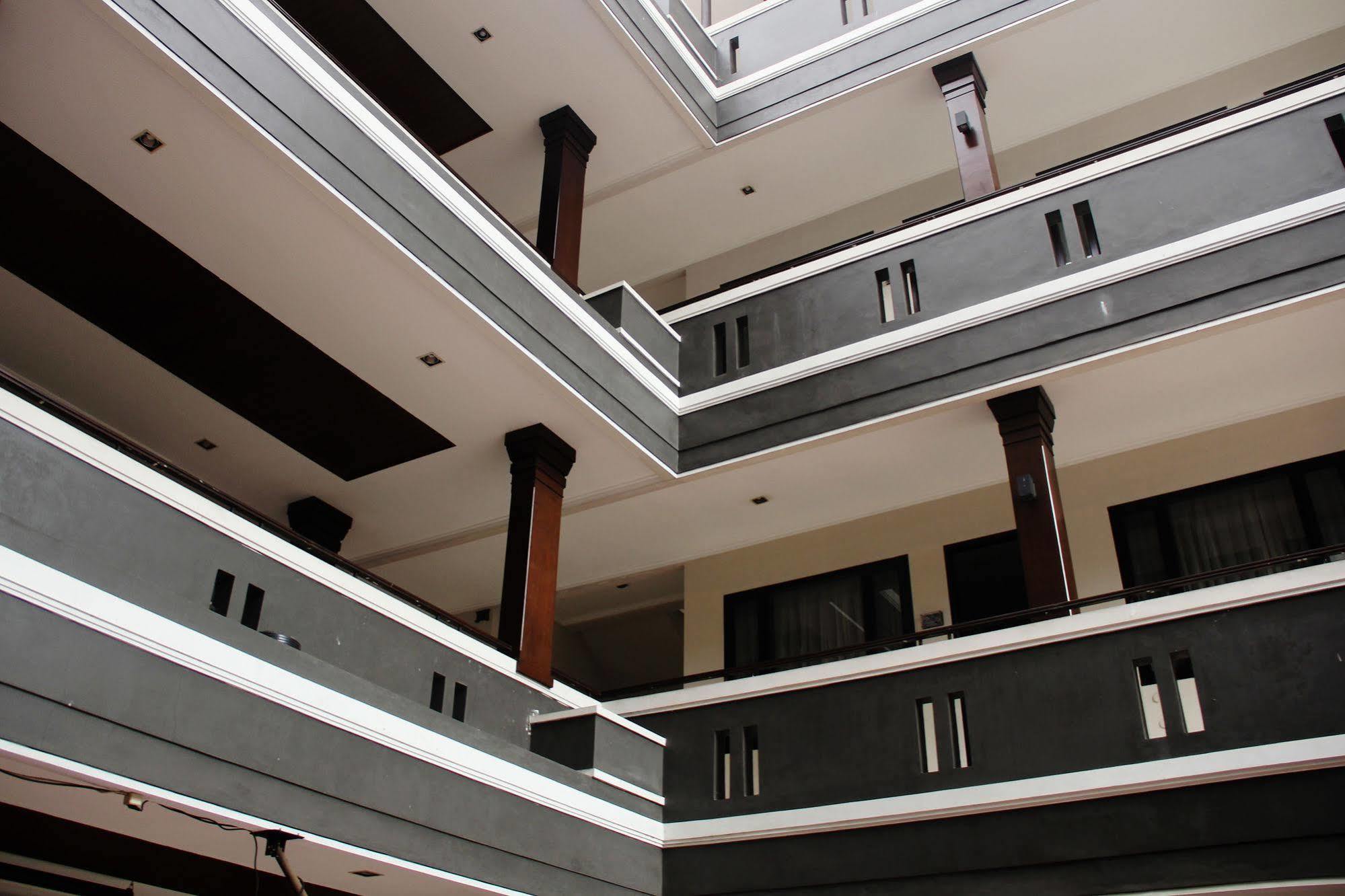 Zen Rooms Grand Hotel Lembang Exterior photo