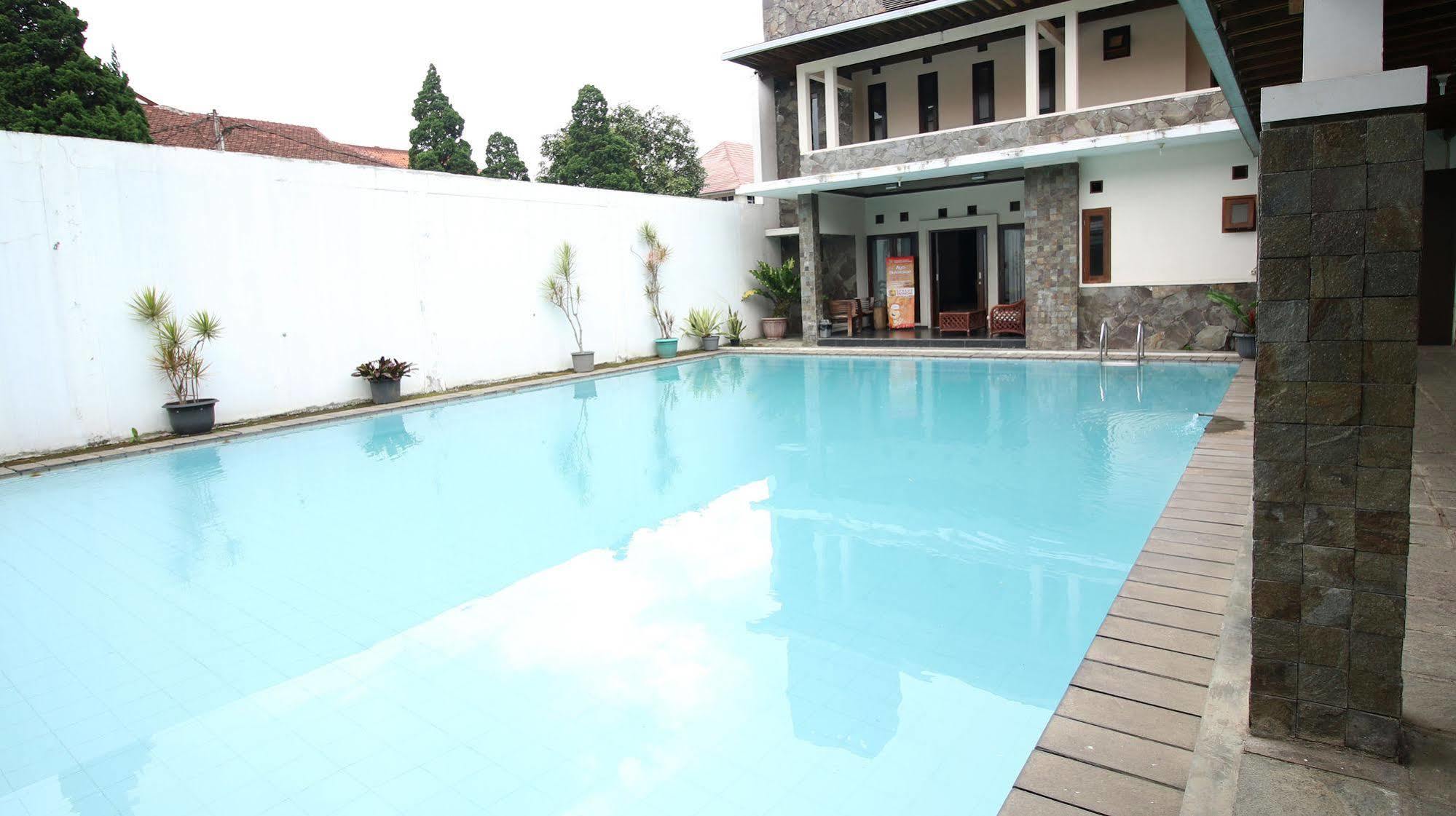 Zen Rooms Grand Hotel Lembang Exterior photo