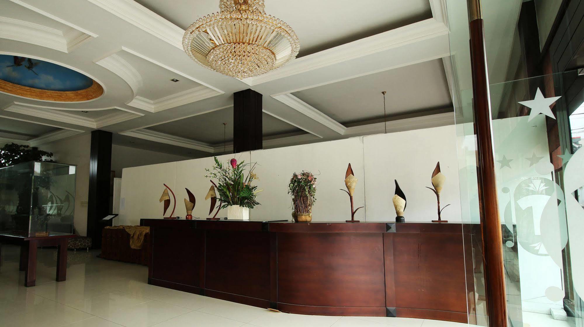 Zen Rooms Grand Hotel Lembang Exterior photo