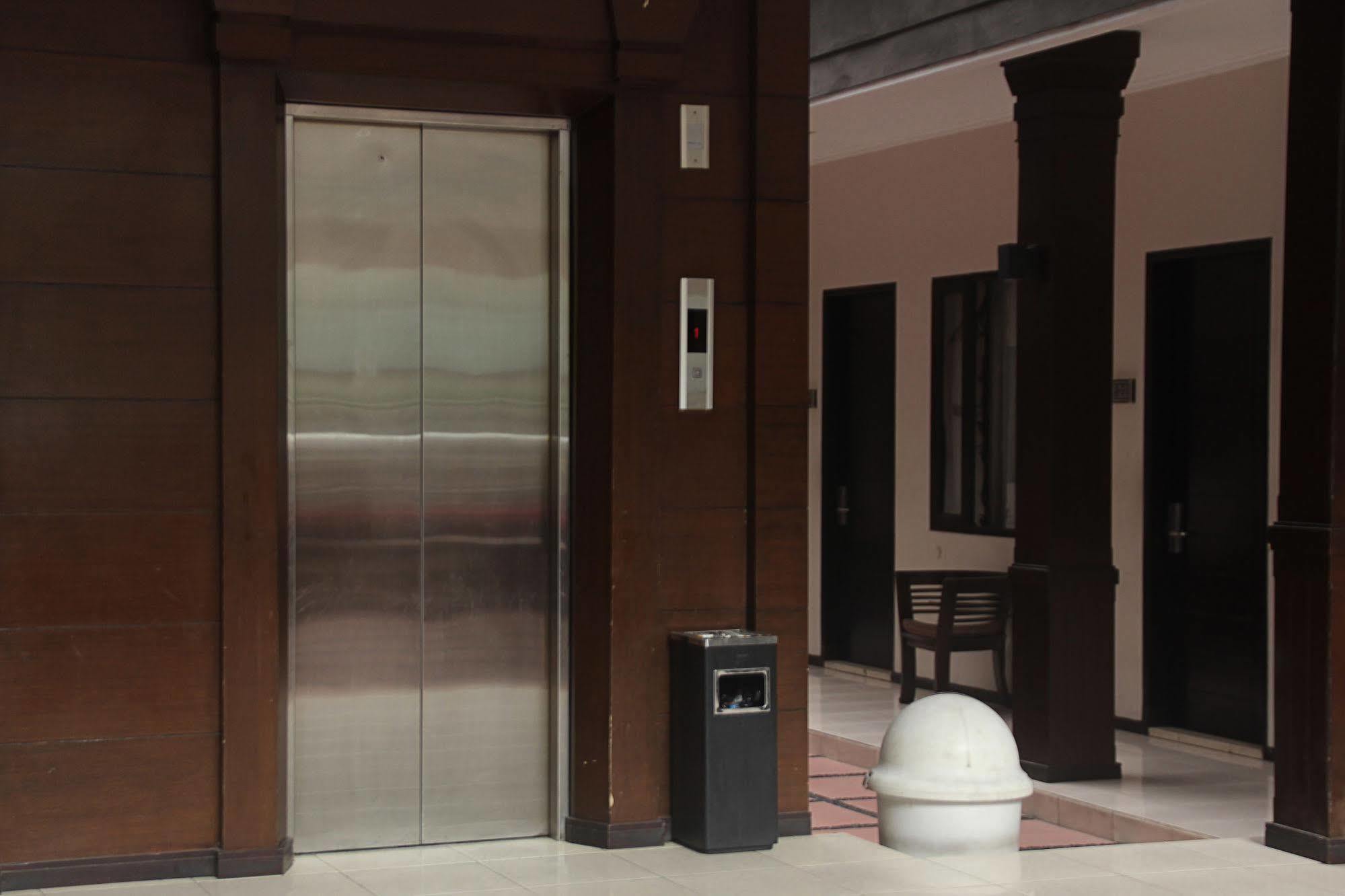 Zen Rooms Grand Hotel Lembang Exterior photo